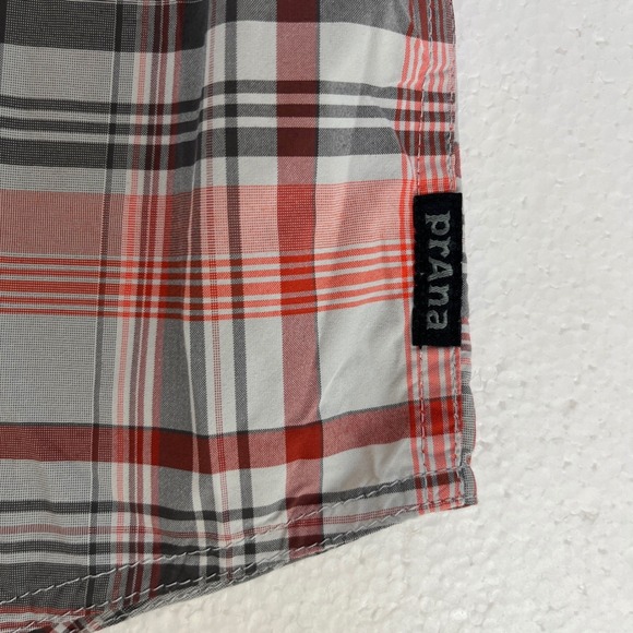Prana Short Sleeve Button Up Shirt Mens Size Large Plaid Red Gray Pocket Casual - Picture 5 of 7
